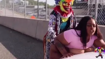 Gibby si badut berair kaos di jalan raya populer di atlanta film seks