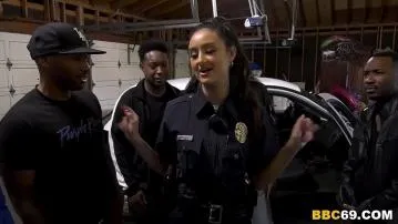 Film seks dalam tenggorokan petugas polisi eliza ibarra