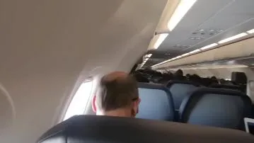 Film seks blowjob di pesawat terbang umum